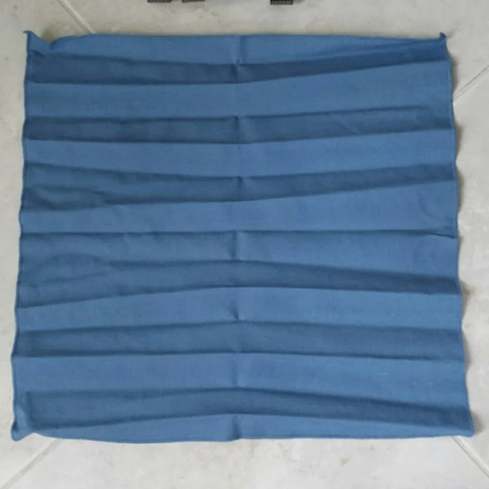 Set of 4 blue napkins and napkin rings